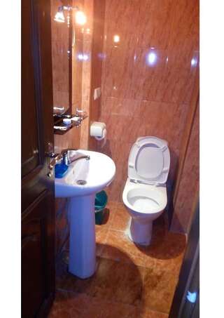 Мини-отель Hotel Buneba Батуми Трехместный номер с душем-12